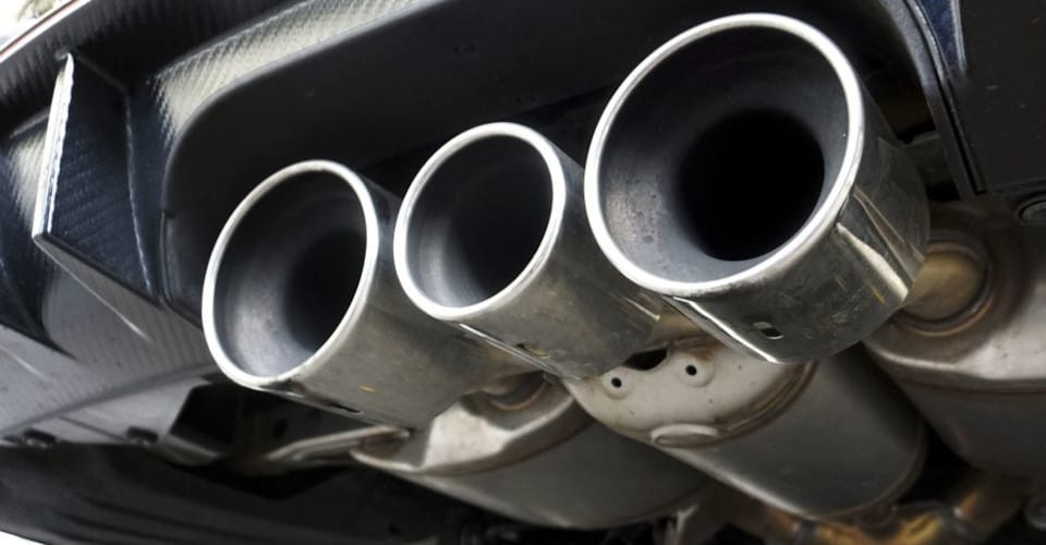car with three exhaust pipes 1