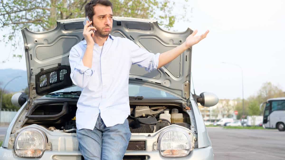 man calling mechanic after car breakdown 4