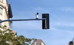 ¿Qué son las cámaras que hay encima de los semáforos?