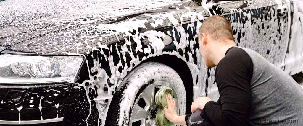 Beneficios de usar espuma de afeitar para evitar el empañamiento de los cristales del coche