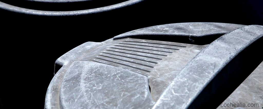 ¿Cómo identificar el desgaste de los forros de freno en un Mercedes?