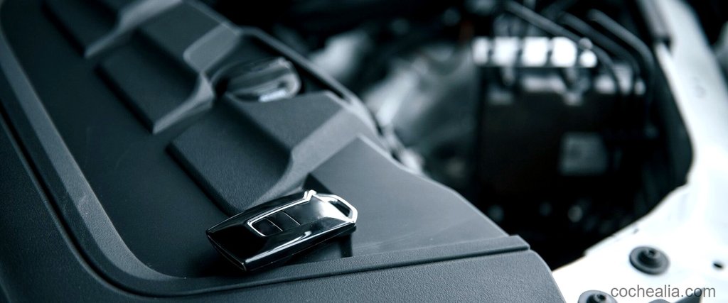 ¿Cómo se debe mantener la batería auxiliar de un coche Mercedes?