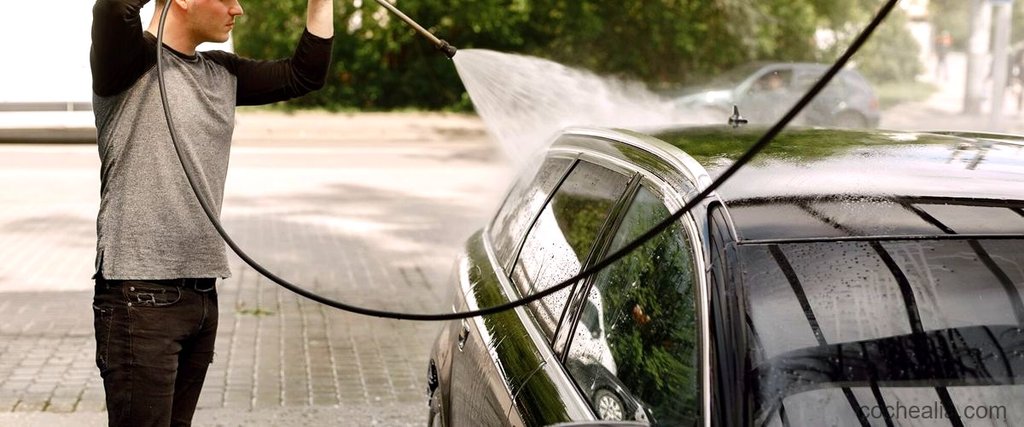 Evita dejar objetos húmedos en el coche